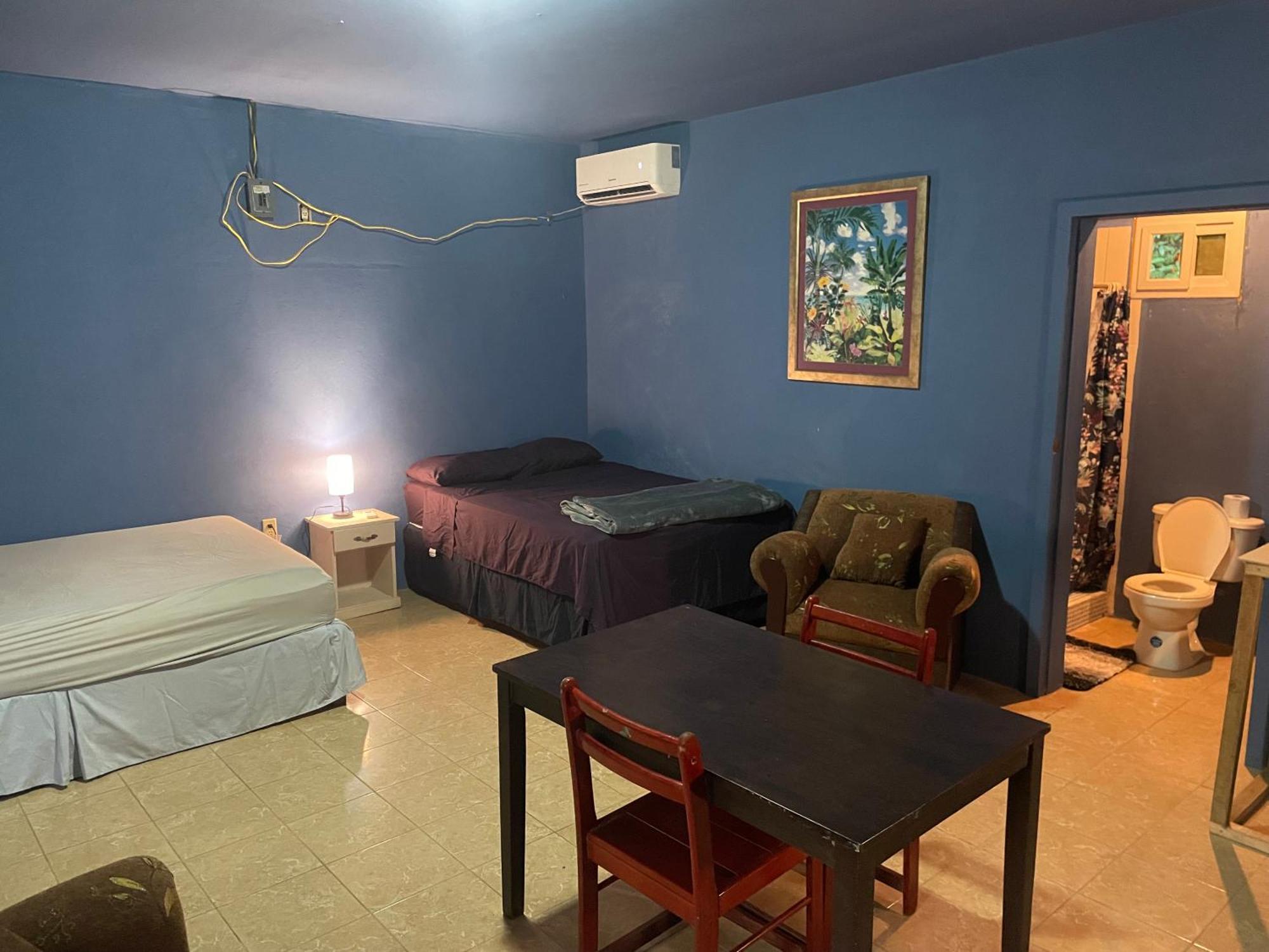 Airport Inn Roatan Exterior foto