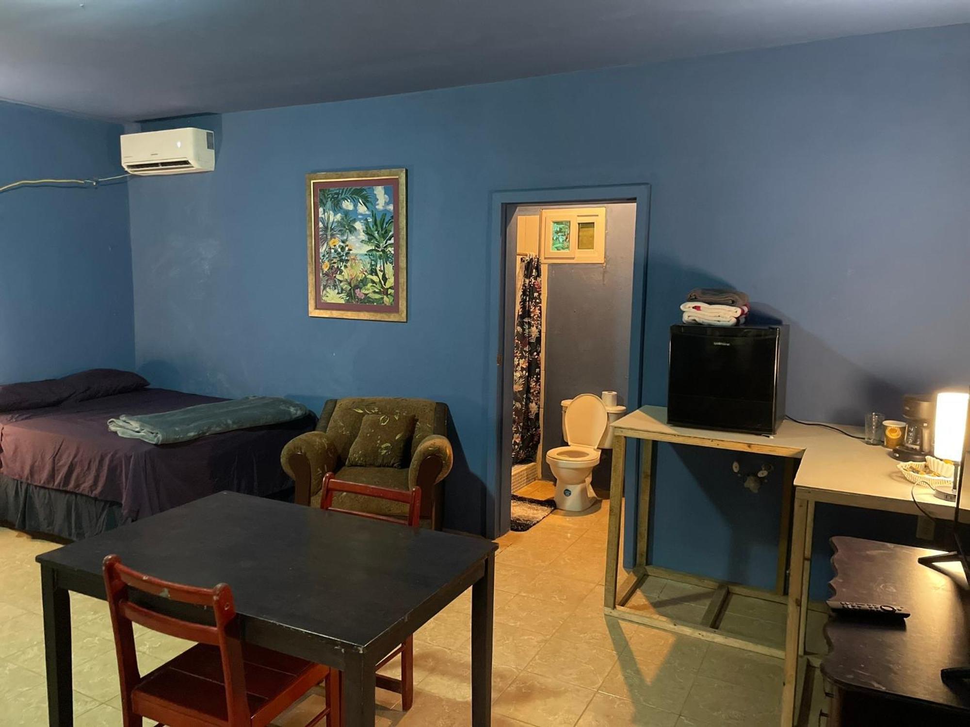 Airport Inn Roatan Exterior foto